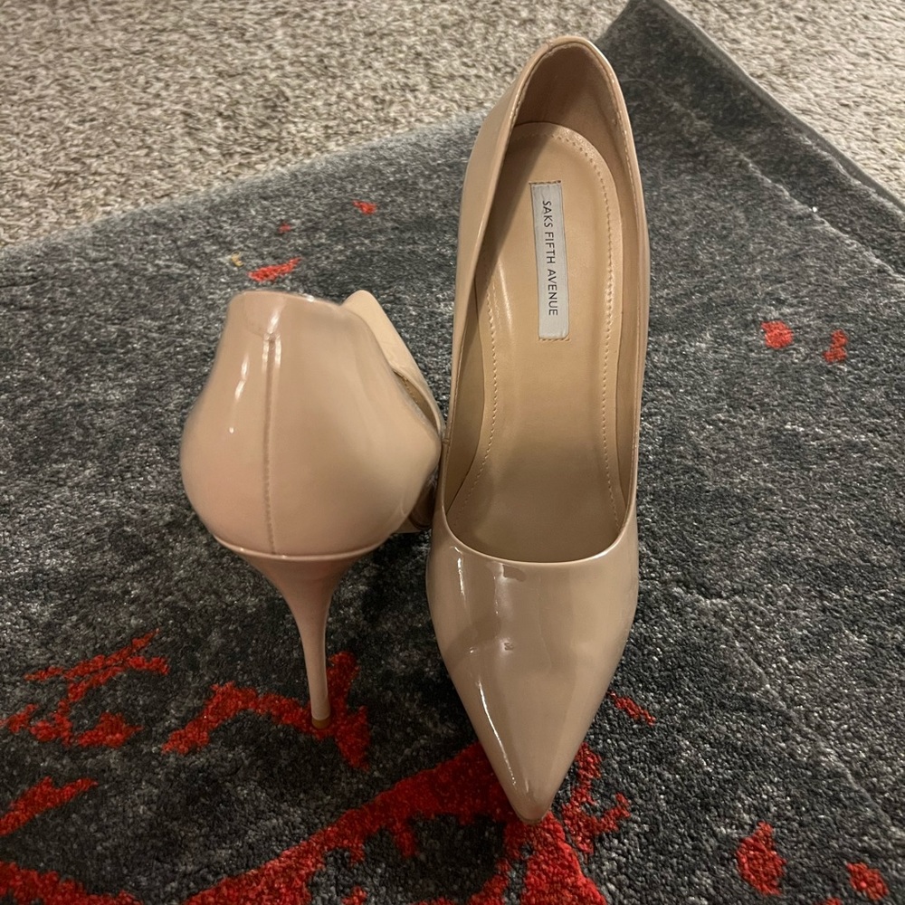SAKS FIFTH AVENUE
Pointy Toe Stiletto Pumps